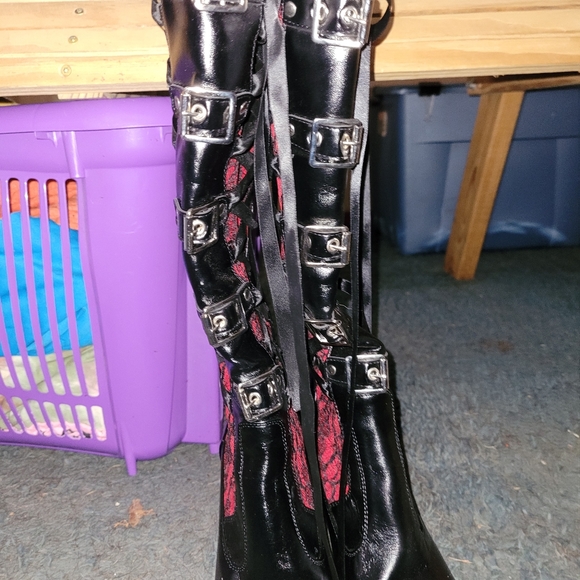 I have  2 pair of boots 👢 1 9 and 1 9/in a half - Picture 4 of 4